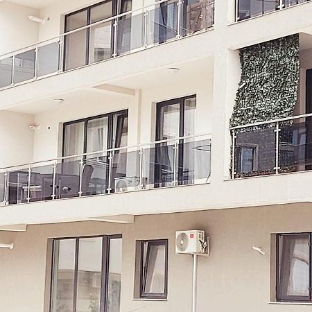 Apartament Nina Apartment นาโวดาริ ภายนอก รูปภาพ