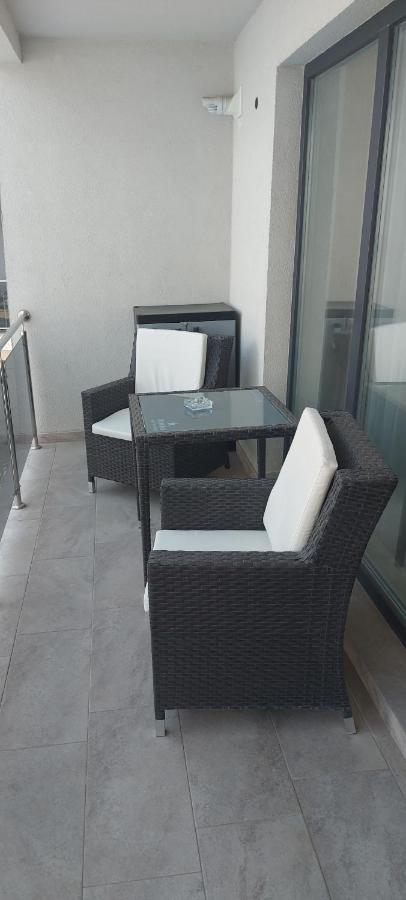 Apartament Nina Apartment นาโวดาริ ภายนอก รูปภาพ