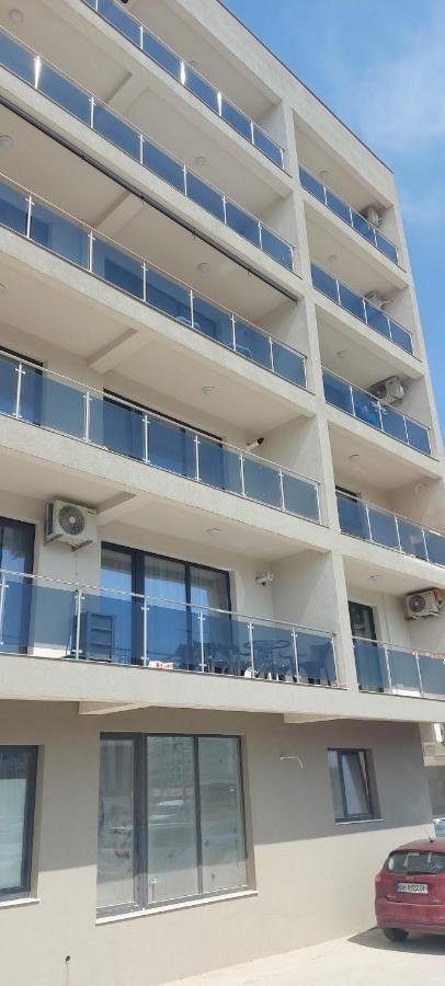 Apartament Nina Apartment นาโวดาริ ภายนอก รูปภาพ