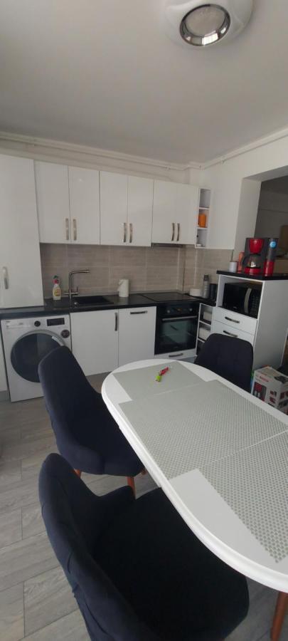 Apartament Nina Apartment นาโวดาริ ภายนอก รูปภาพ